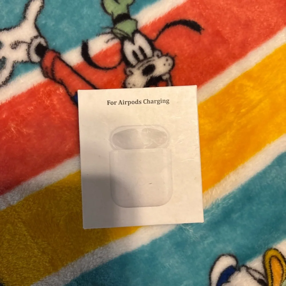 White Wireless Charging Case for Apple AirPods - Compatible Headset Charger